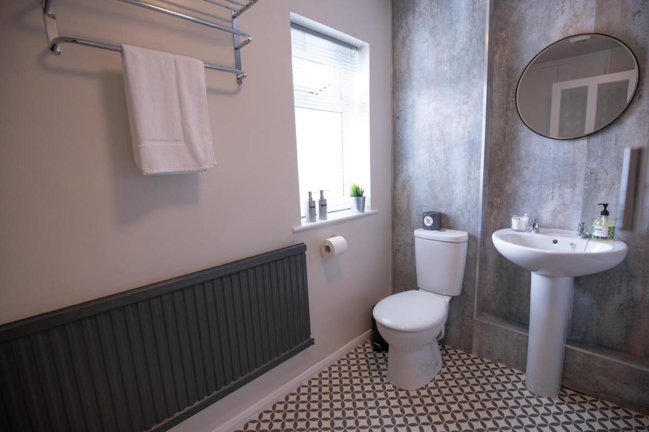 Saltbox Properties- Large!! 3 Bed, 3 Bath House, Parking, Fast Wifi, Town Centre Location! Sleeps 6 Ashby-de-la-Zouch Ngoại thất bức ảnh